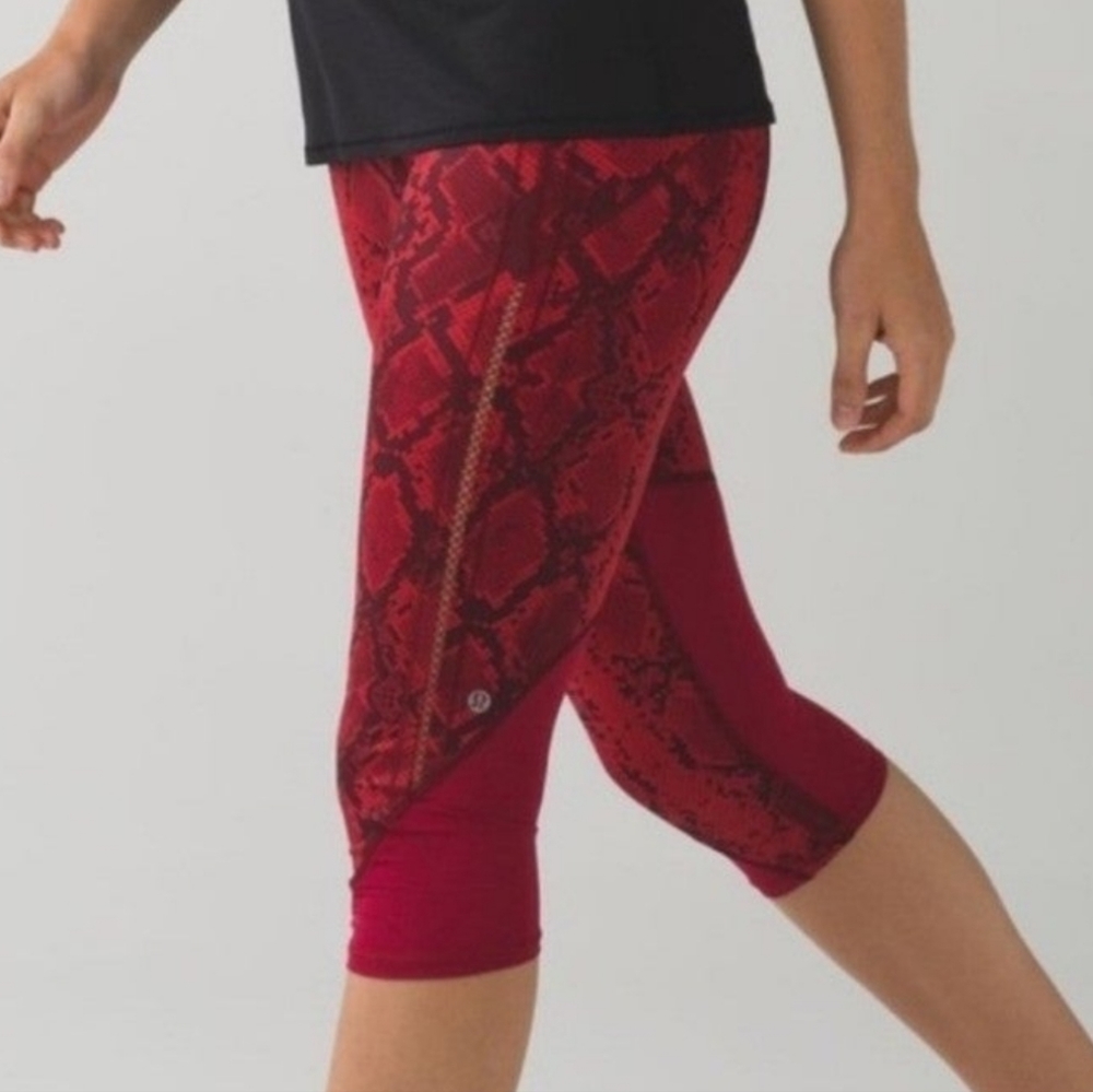 Lululemon Speed Up Crop Red Snakeskin Pixelated Leggings Size 4 Running Tights